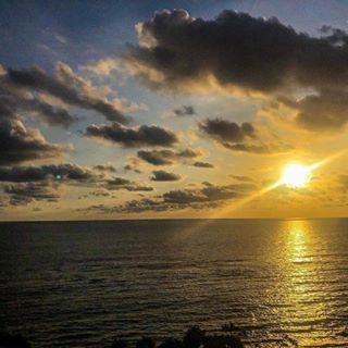 Each sunset is the beginning of a bright and powerful sunrise.
Let's remember that each day carries with it the opportunity for us to grow and develop ourselves and it is up to us to grab that opportunity firmly.
Picture credits 📷: @cardscottage

#ColomboLiving #SunsetColombo #Srilanka #LKA #Citylife #Colombolife